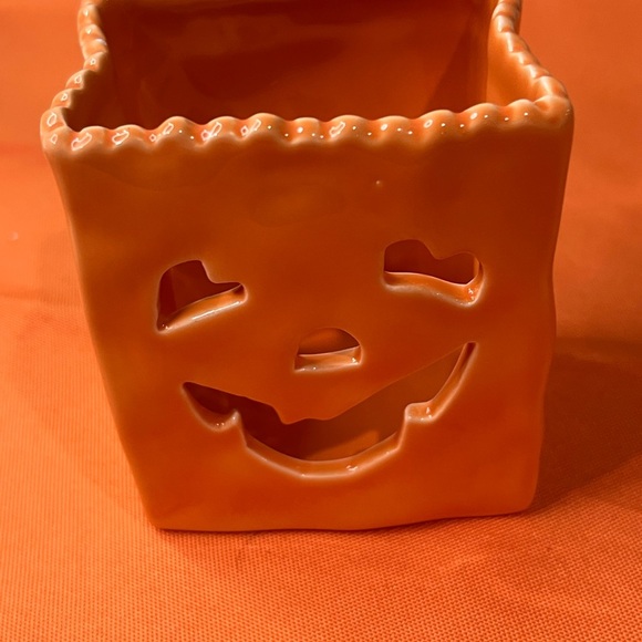 ⚡️⚡️⚡️Festive Orange Jack-O'-Lantern Candle Holder - Picture 1 of 7